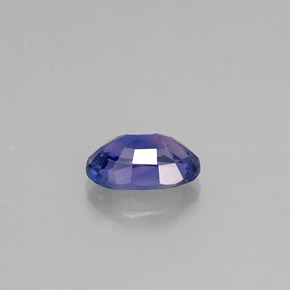 0.60カラットの天然ブルーバイオレットサファイア（6×4.1 mm・オーバルカット）