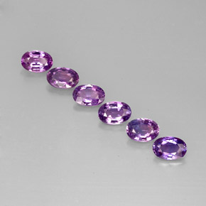 カラットの天然パープルサファイア（6×4.1 mm・オーバルカット）