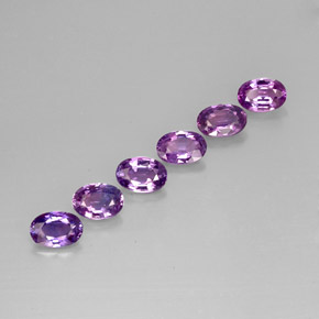 カラットの天然パープルサファイア（6×4.1 mm・オーバルカット）
