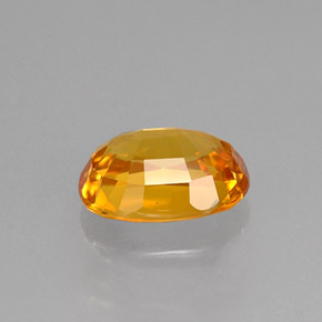 1.63カラットの天然ゴールデンイエローサファイア（7.8×5.8 mm・オーバルカット）