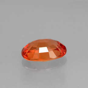 1.28カラットの天然赤みがかったオレンジサファイア（7.6×5.6 mm・オーバルカット）