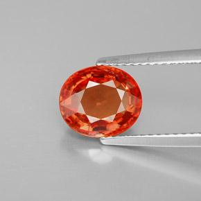 2.50カラットの天然レッドオレンジサファイア（8.6×7.4 mm・オーバルカット）