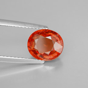 2.50カラットの天然レッドオレンジサファイア（8.6×7.4 mm・オーバルカット）
