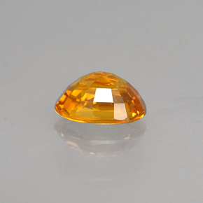 1.52カラットの天然ゴールデンイエローサファイア（7.6×5.5 mm・オーバルカット）
