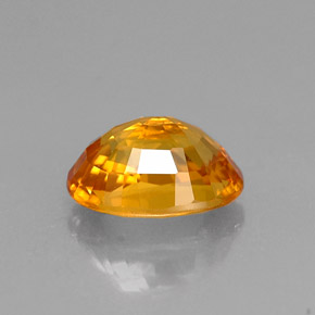 1.33カラットの天然ゴールデンイエローサファイア（7.5×5.2 mm・オーバルカット）