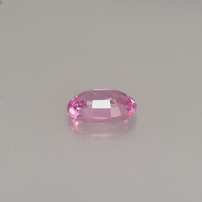 0.54カラットの天然ピンクサファイア（5.9×4.1 mm・オーバルカット）