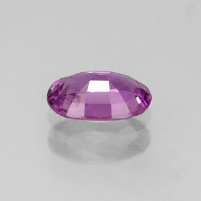 0.57カラットの天然パープルサファイア（6.2×4.2 mm・オーバルカット）