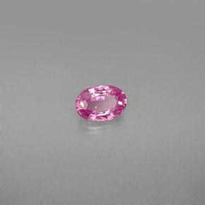 0.58カラットの天然ピンクサファイア（6×4.1 mm・オーバルカット）