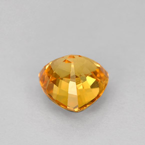 1.14カラットの天然ゴールデンイエローサファイア（6.2×6 mm・トリリアント）