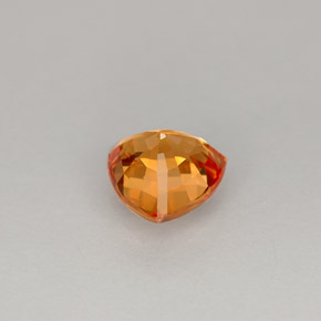 1.11カラットの天然イエローオレンジサファイア（6.3×6.2 mm・トリリアント）