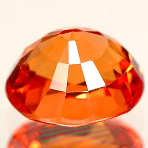 1.11カラットの天然マンダリンオレンジサファイア（6.2×5.1 mm・オーバルカット）