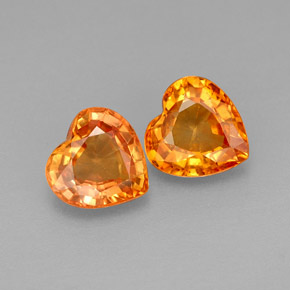カラットの天然マンダリンオレンジサファイア（6.2×6.1 mm・ハート型）