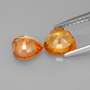 カラットの天然マンダリンオレンジサファイア（6.2×6.1 mm・ハート型）