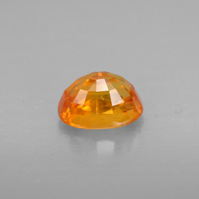 1.50カラットの天然イエローオレンジサファイア（7.1×5.2 mm・オーバルカット）