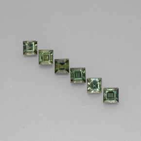 カラットの天然青みがかった緑サファイア（3.9×3.8 mm・四角）