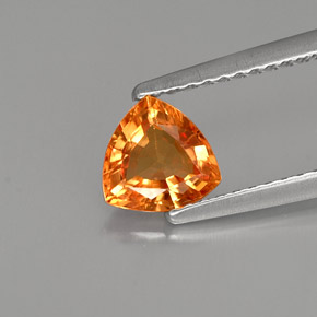 0.87カラットの天然ゴールデンオレンジサファイア（6.1×6 mm・トリリアント）