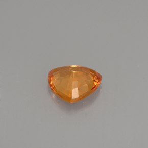 0.87カラットの天然ゴールデンオレンジサファイア（6.1×6 mm・トリリアント）