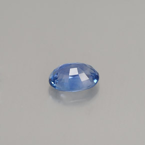 0.66カラットの天然コーンフラワーブルーサファイア（5.9×4.2 mm・オーバルカット）