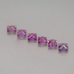 カラットの天然パープルサファイア（3.3×3.2 mm・四角）