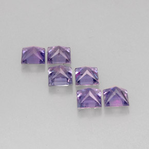 カラットの天然ピンクがかった紫サファイア（2.8×2.8 mm・四角）