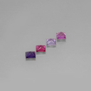 カラットの天然マルチカラーサファイア（3.9×3.9 mm・四角）