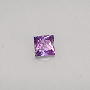 0.38カラットの天然ピンクがかった紫サファイア（3.8×3.7 mm・四角）