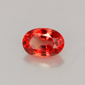 0.71カラットの天然レッドオレンジサファイア（6×4.2 mm・オーバルカット）