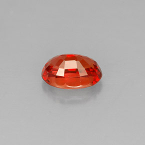 0.76カラットの天然レッドオレンジサファイア（6.1×4.2 mm・オーバルカット）