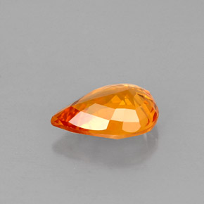 0.87カラットの天然マンダリンオレンジサファイア（7×5 mm・洋梨の形）