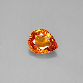 0.72カラットの天然マンダリンオレンジサファイア（6.1×5.1 mm・洋梨の形）
