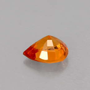 0.71カラットの天然マンダリンオレンジサファイア（6×4.9 mm・洋梨の形）