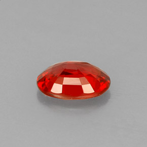 0.60カラットの天然レッドオレンジサファイア（6.1×4.3 mm・オーバルカット）