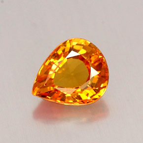 0.76カラットの天然マンダリンオレンジサファイア（6×5 mm・洋梨の形）