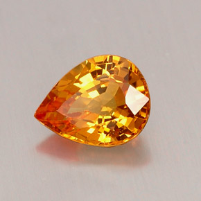 0.69カラットの天然マンダリンオレンジサファイア（6.2×4.8 mm・洋梨の形）