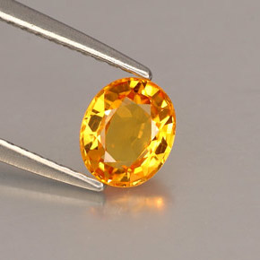 0.87カラットの天然イエローオレンジサファイア（6.2×5.2 mm・オーバルカット）