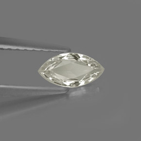 0.40カラットの天然淡い緑がかった白サファイア（6.9×3.6 mm・マーキス）