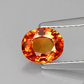 0.81カラットの天然マンダリンオレンジサファイア（6.1×5.1 mm・オーバルカット）