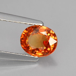 0.81カラットの天然マンダリンオレンジサファイア（6.1×5.1 mm・オーバルカット）
