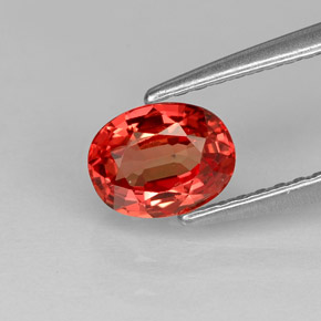 0.86カラットの天然レッドオレンジサファイア（6.2×4.8 mm・オーバルカット）