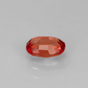 0.86カラットの天然レッドオレンジサファイア（6.2×4.8 mm・オーバルカット）
