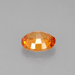 0.76カラットの天然マンダリンオレンジサファイア（5.9×5 mm・オーバルカット）