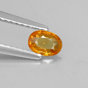 0.28カラットの天然ゴールデンイエローサファイア（5×3.7 mm・オーバルカット）