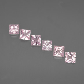 カラットの天然ライトピンクサファイア（3.2×3.1 mm・四角）