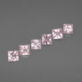 カラットの天然ライトピンクサファイア（3.2×3.1 mm・四角）