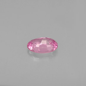 0.60カラットの天然ピンクサファイア（6.1×4.2 mm・オーバルカット）