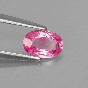0.59カラットの天然ピンクサファイア（6.3×4.3 mm・オーバルカット）