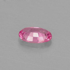 0.59カラットの天然ピンクサファイア（6.3×4.3 mm・オーバルカット）