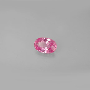 0.59カラットの天然ピンクサファイア（6.1×4.1 mm・オーバルカット）