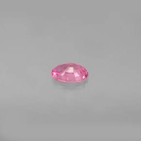 0.59カラットの天然ピンクサファイア（6.1×4.1 mm・オーバルカット）