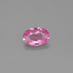 0.57カラットの天然ピンクサファイア（6.1×4.2 mm・オーバルカット）